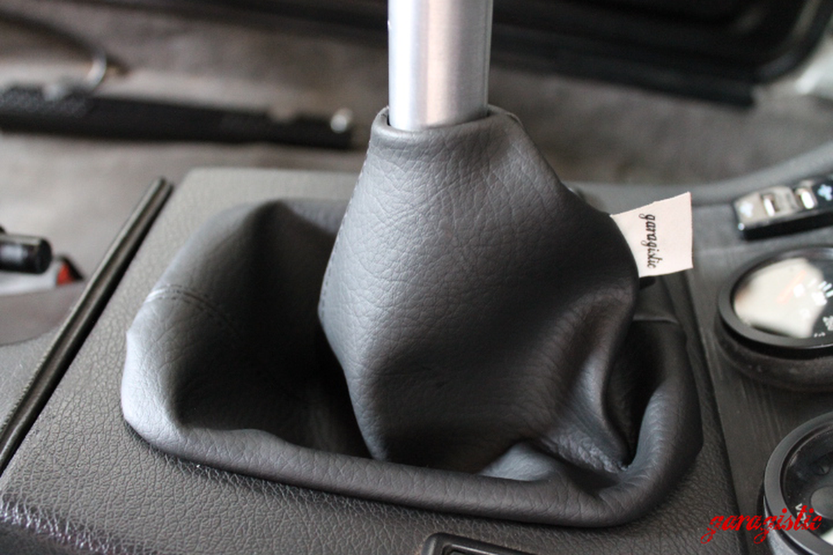 E30 Manual Shifter Boot for Garagistic Solid Shifter (316, 318, 325, M3) -25111220204