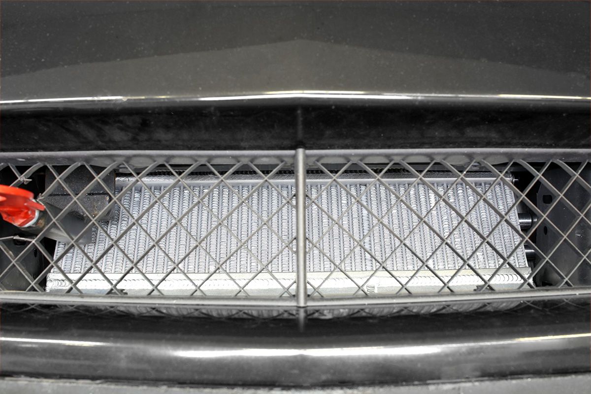 Improved Racing - High efficiency single-pass oil cooler for C6 Corvette, 200 series, 48-row, 7.00" x 21.26", -10AN male ports