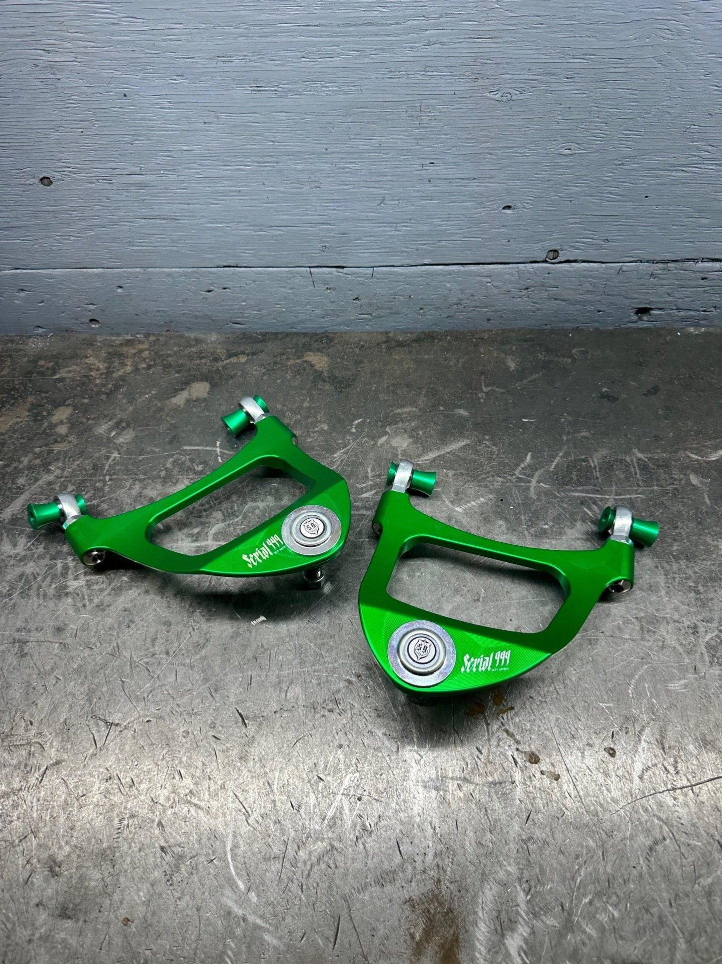 SERIALNINE - JZX90/JZX100 Brazos de control superiores traseros Billet