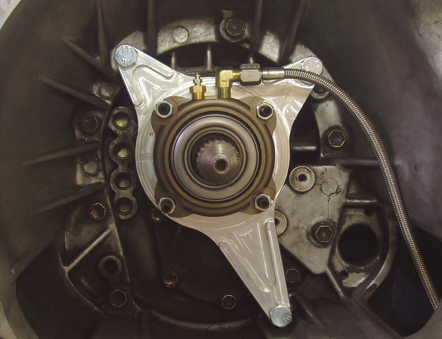 Toyota Hydraulic release bearing mount - R154