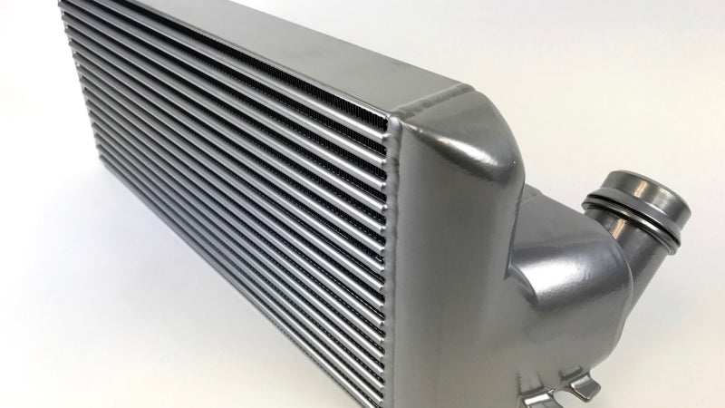 CSF 15-18 BMW M2 (F30/F32/F22/F87) N55 Intercooler de placa/barra central escalonada de alto rendimiento - Plata