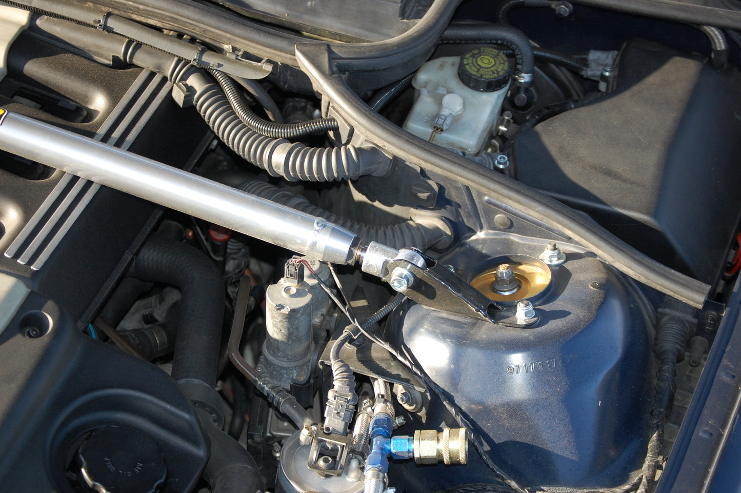 OMP - BMW series 3 E46 | Upper front | Aluminum strut bar (MA/1825)