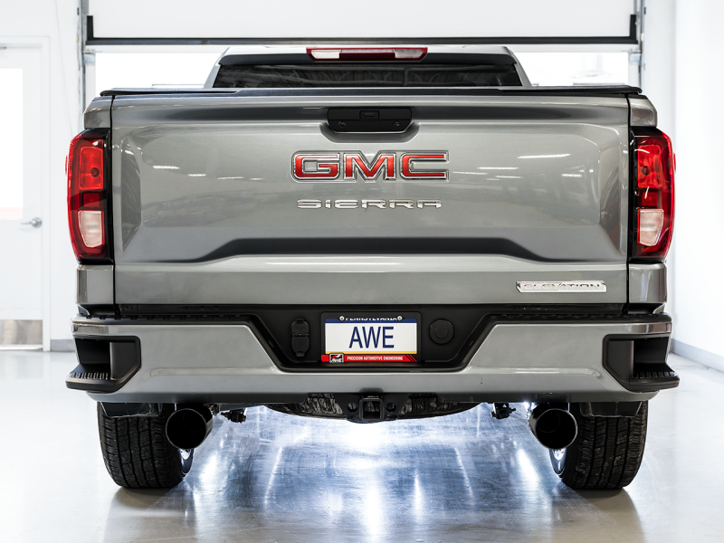 AWE Tuning 4th Gen GM 1500 5.3L 0FG Catback Split Rear Exit (Pára-choque plano) - Ponteiras duplas de diamante