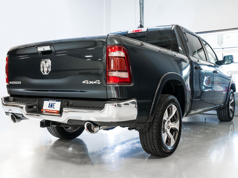 AWE Tuning 19-21 RAM 1500 5,7L (com recortes) 0FG Saída dupla traseira Cat-Back Exaustão - Pontas cromadas prateadas