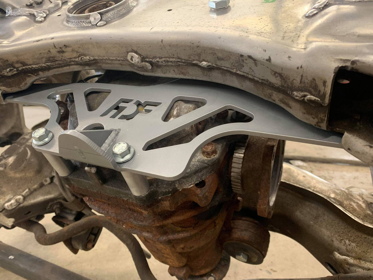 FDF - NISSAN 350Z/G35 DIFF BRACE - Platinum