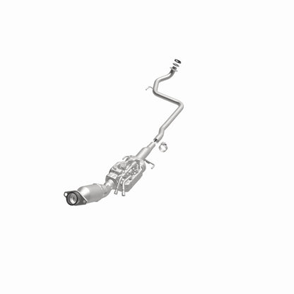 MagnaFlow Direct Fit Catalytic Converter 14-19 Toyota Prius C Base Underbody 1.5L
