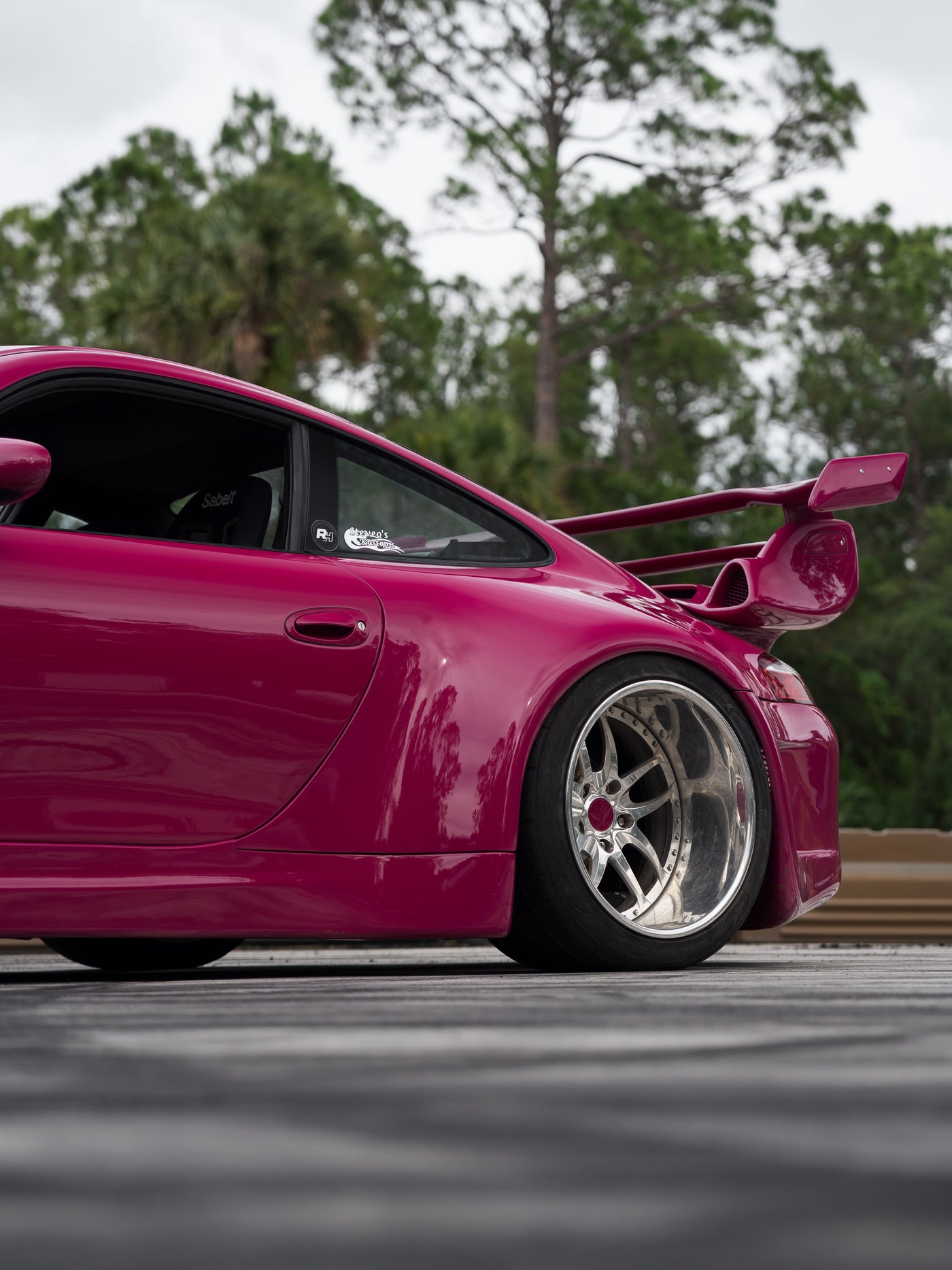 Gizmo porsche rear wheel shot