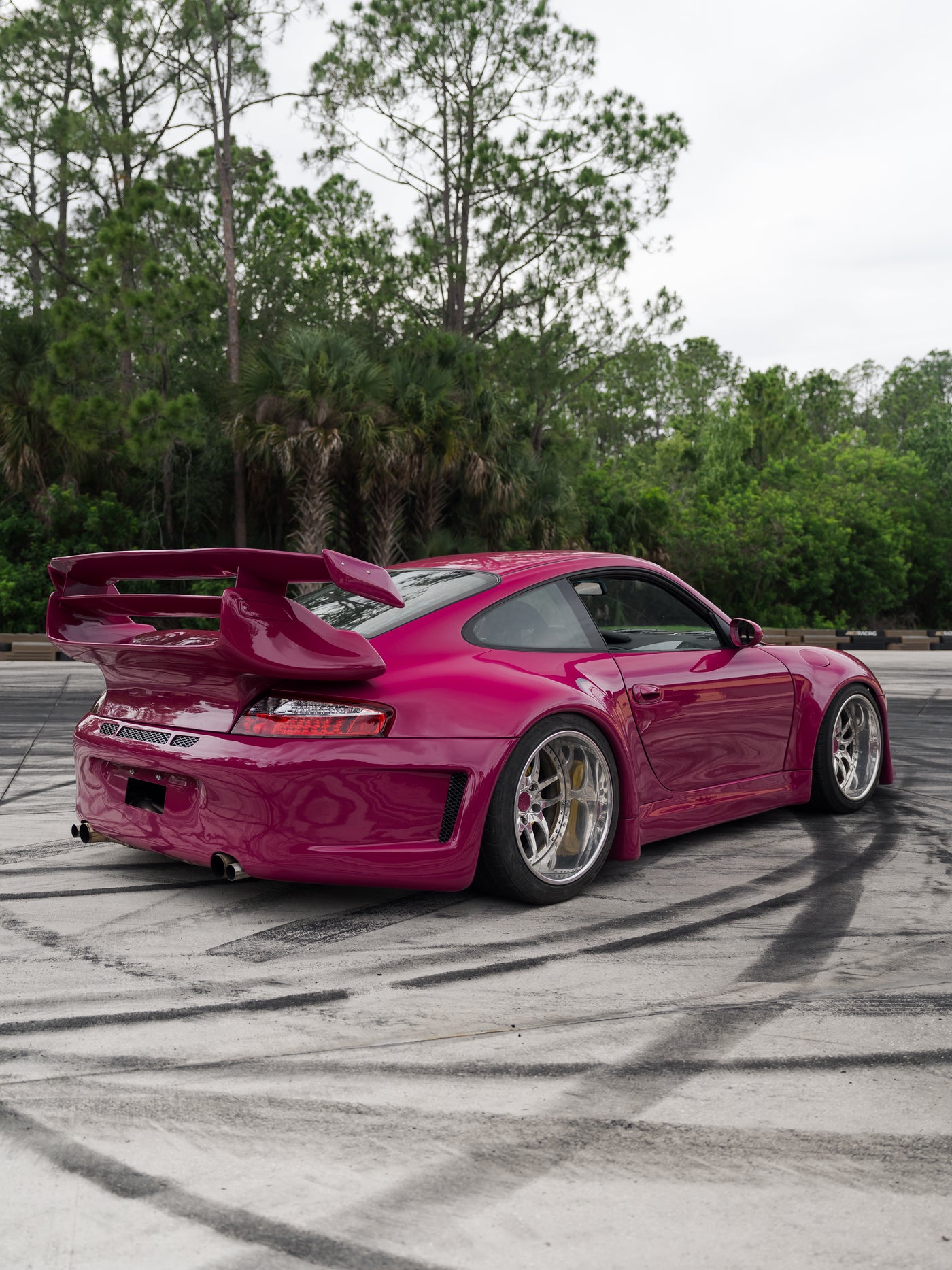 Gizmo porsche 3 quater shot rear