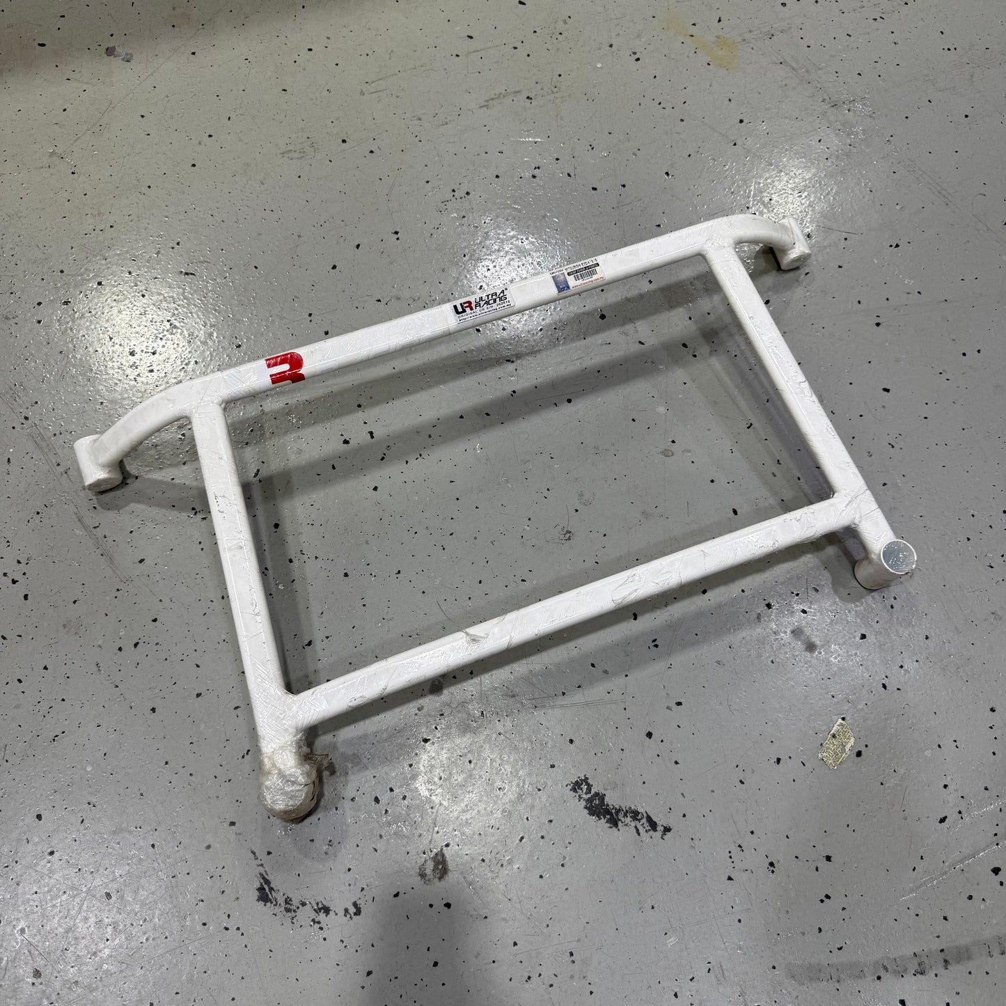 [GARAGE SALE] - Ultra Racing - Front Lower Bar - Mitsubishi EVO 4 / 5 / 6