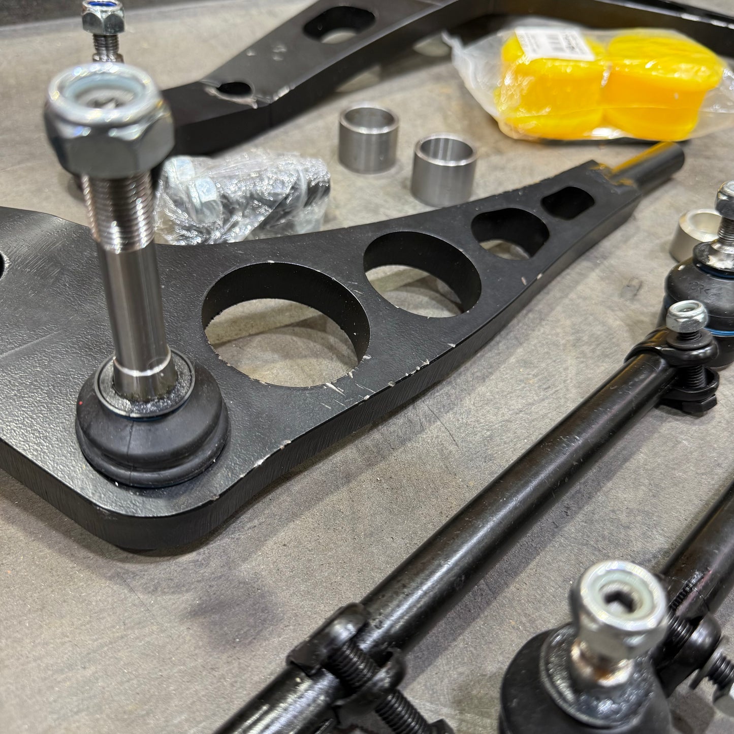 [GARAGE SALE] - CNC71 - PLUG & PLAY ANGLE KIT - E30 4x100