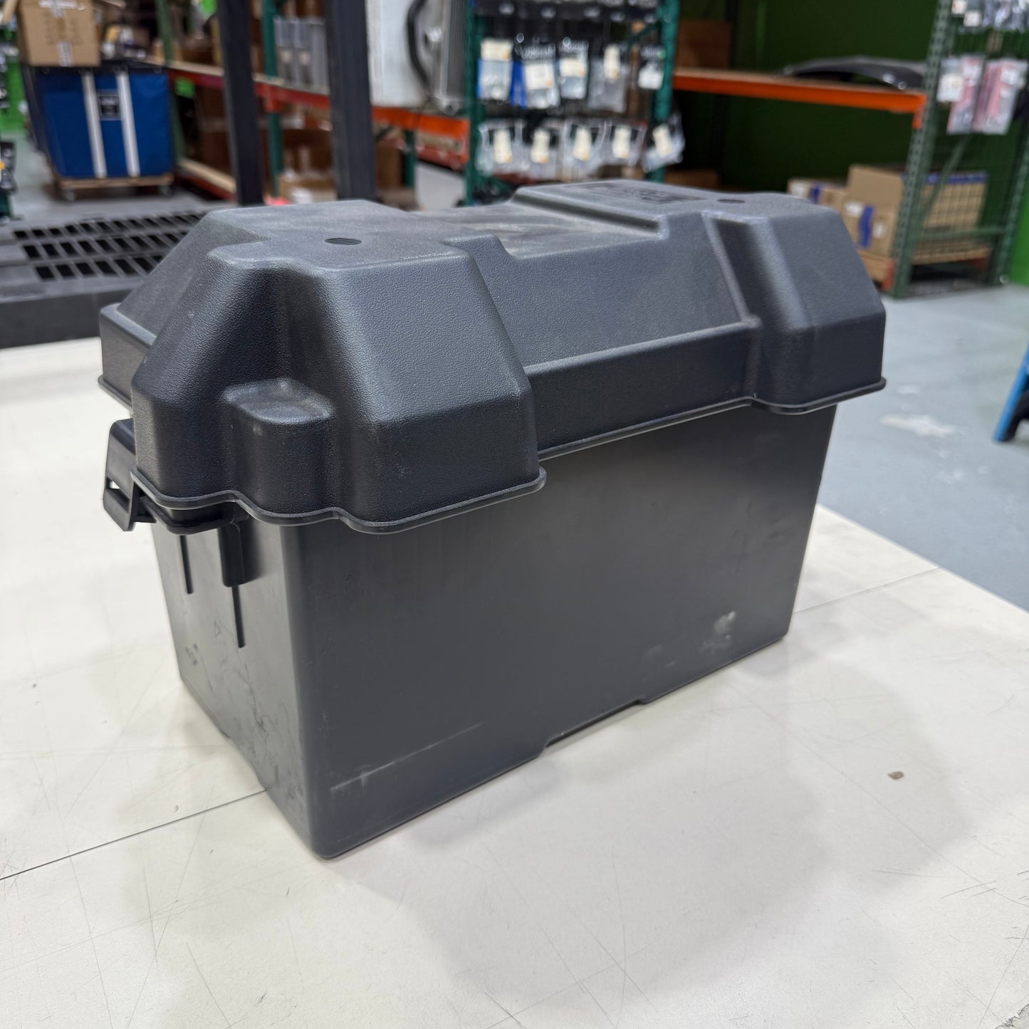 [GARAGE SALE] - Super start marine battery box for group 27/31 batteries [08801]