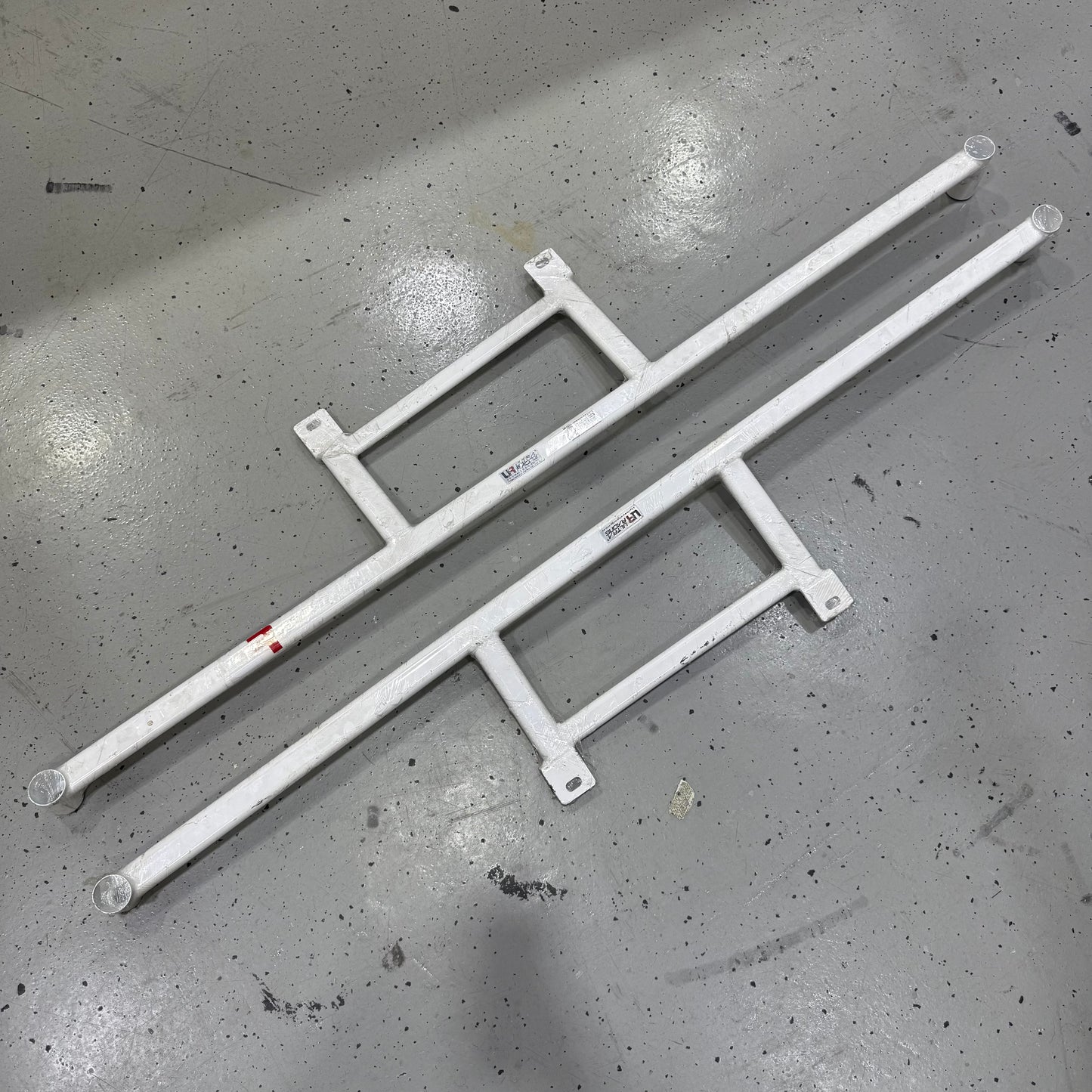 [GARAGE SALE] - Ultra Racing - Side Lower Bar - Mitsubishi EVO 4 / 5 / 6