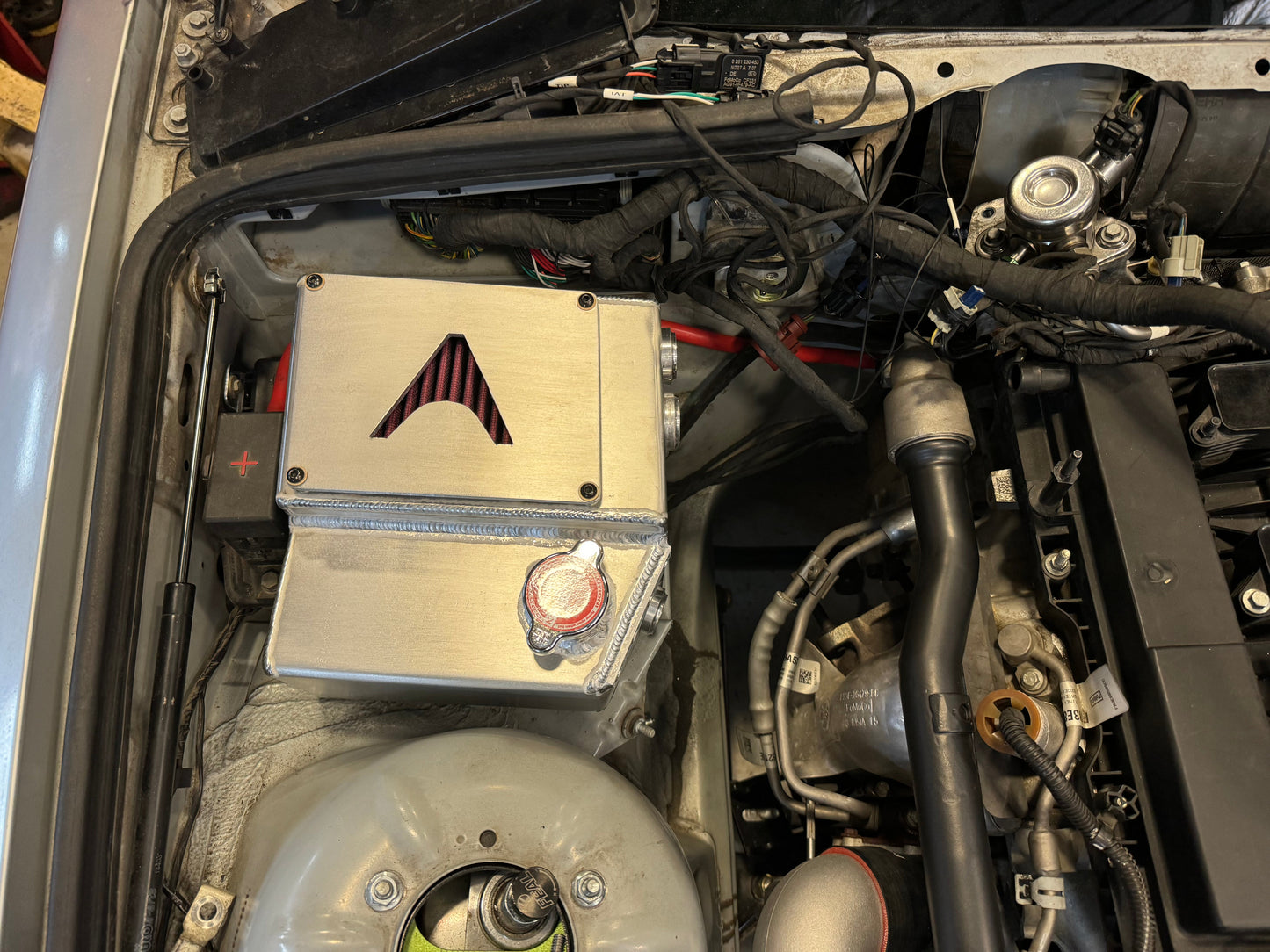 Alaria - E36 Bolt-in Combination Breather tank/ Coolant header tank