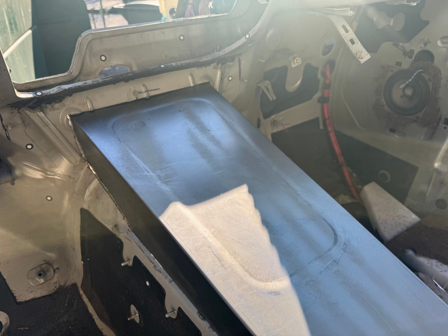 Alaria - Weld-In Trans Tunnel Topper for BMW E36