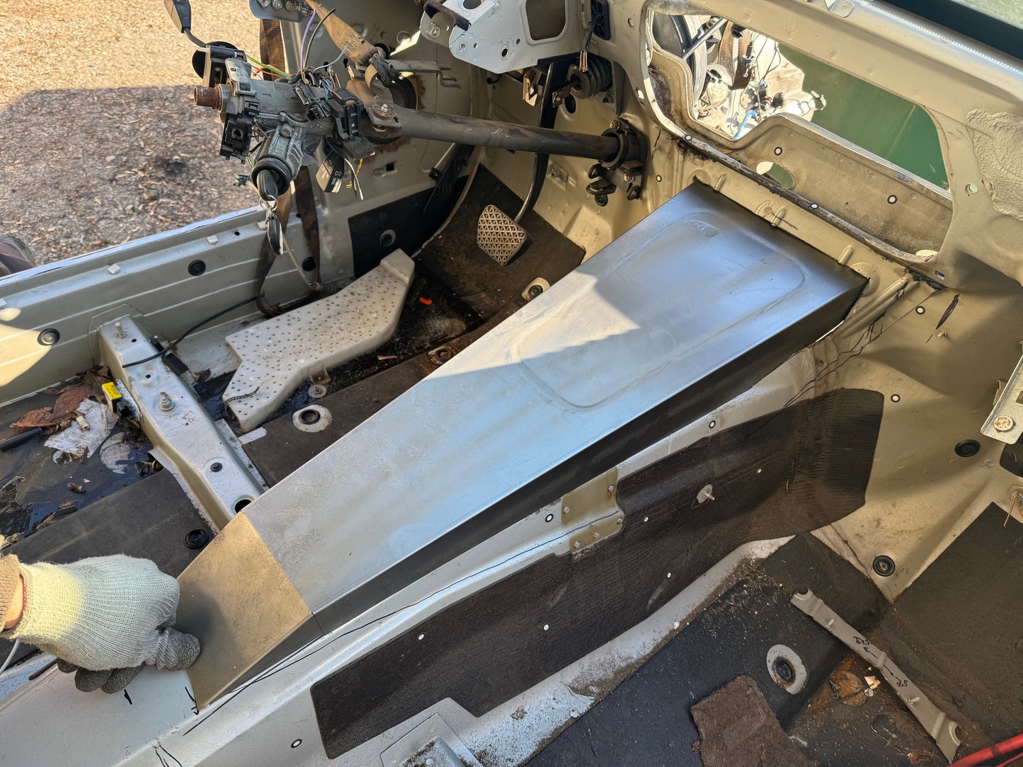 Alaria - Weld-In Trans Tunnel Topper for BMW E36