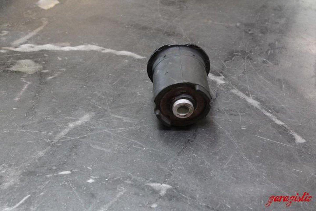 E28/E24/E23 Poly Filled Subframe Bushings