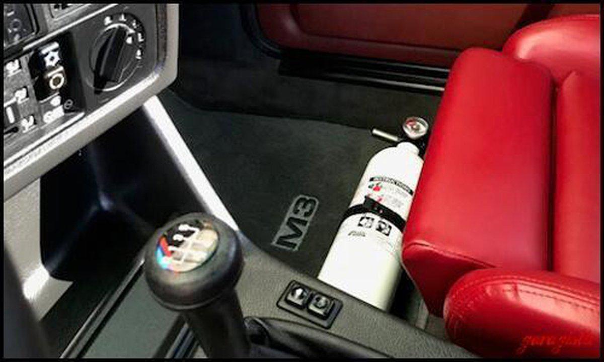 E30 Fire Extinguisher Mount Bracket