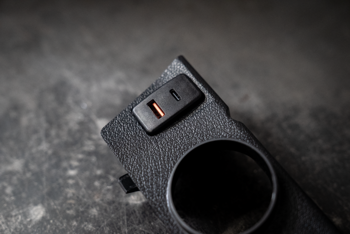 Garagistic - E30 Luxury Gauge Pod w/ USB plug