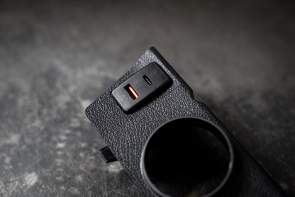 Garagistic - E30 Luxury Gauge Pod w/ USB plug
