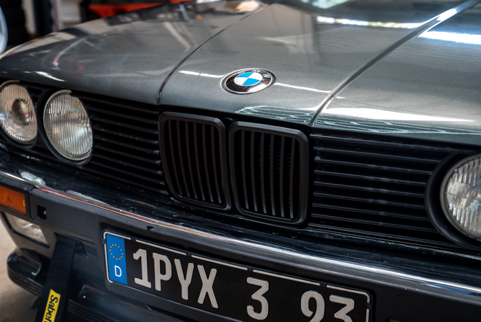 E30 Matte Black Kidney Grill - Aftermarket Replacement (51131945877)
