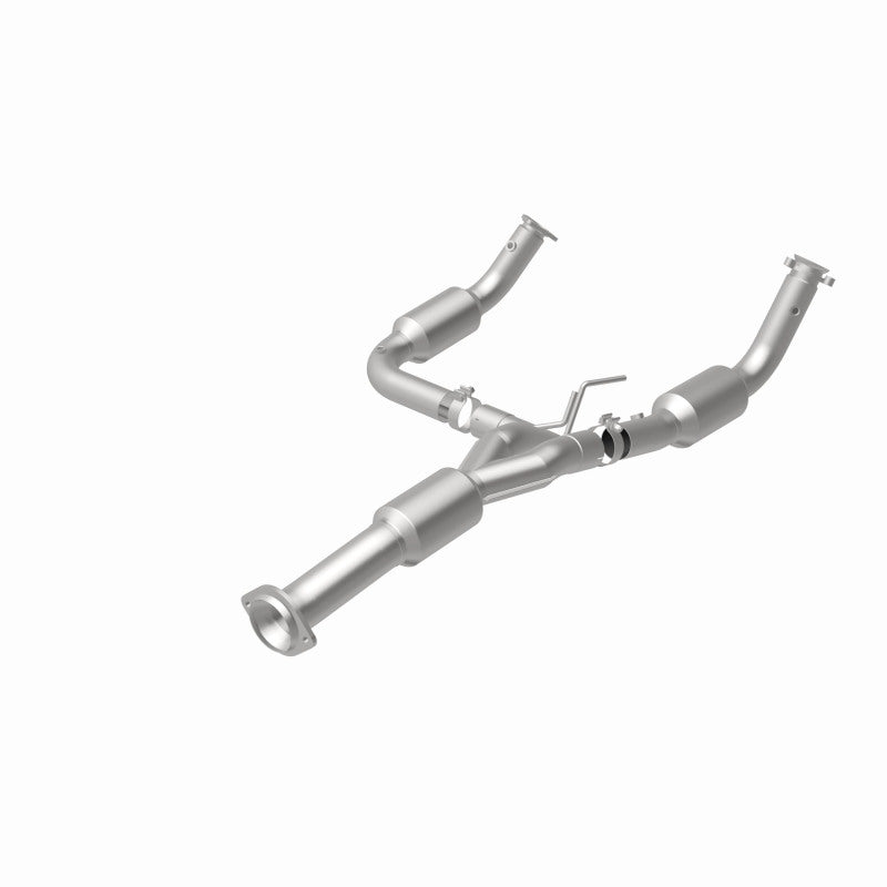 MagnaFlow 12-14 Chevrolet Silverado 2500 HD 6.0L Direct Fit Converter