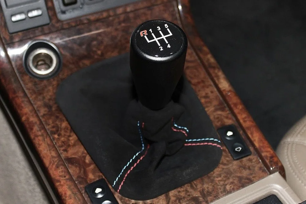 Hrberformance - BMW 3 SERIES AND Z3 SHIFT BOOT WITH FRAME ALCANTARA