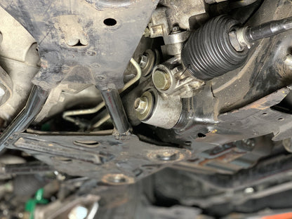 GKTech - Z33 350Z/ G35 BUCHAS DE CREMALHEIRA DE DIREÇÃO DE ALUMÍNIO SÓLIDO (Z33X-SRCK)