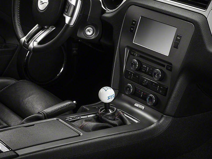 RTR - WHITE SHIFT KNOB - BLUE ENGRAVING (11-14 GT, V6)