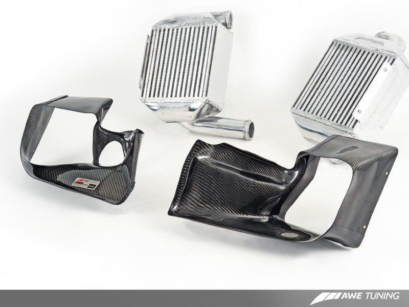 AWE Tuning Audi 2.7T Performance Intercooler Kit - con cubiertas de fibra de carbono