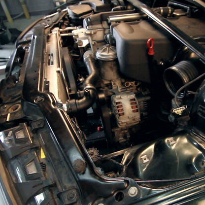 Mishimoto 01-06 BMW M3 E46 3.2L Kit de cobertura de ventilador de alumínio sem controlador