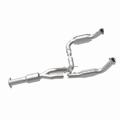MagnaFlow Direct Fit Catalytic Converter 11-13 Chev Silverado 2500 HD/3500 HD 6.0L