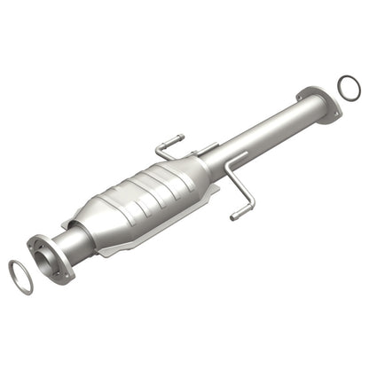 MagnaFlow Direct Fit Catalytic Converter 01-04 Toyota Tacoma 3.4L Rear