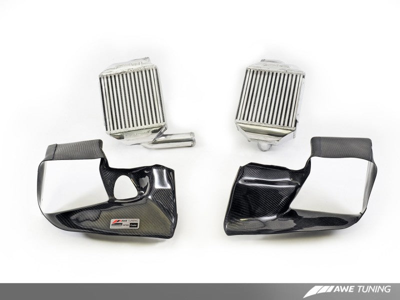 AWE Tuning Audi 2.7T Performance Intercooler Kit - con cubiertas de fibra de carbono