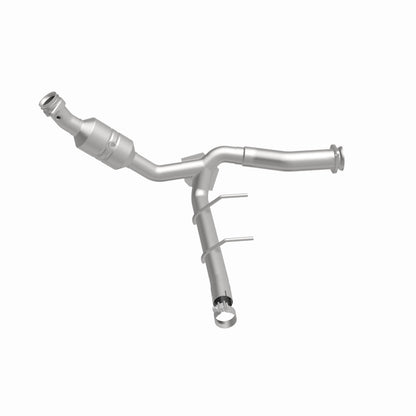 Magnaflow Conv DF 2011-2014 F-150 5.0L debajo de la carrocería