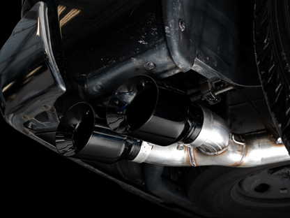 AWE Tuning 09-18 RAM 1500 5.7L (con recortes) 0FG Escape Cat-Back de salida trasera doble - Puntas plateadas cromadas