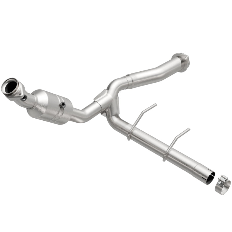 Magnaflow Conv DF 2011-2014 F-150 5.0L debajo de la carrocería
