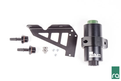 Radium Engineering 16+ Ford Focus RS Kit de filtro de combustible con filtro de acero inoxidable de 10 micras