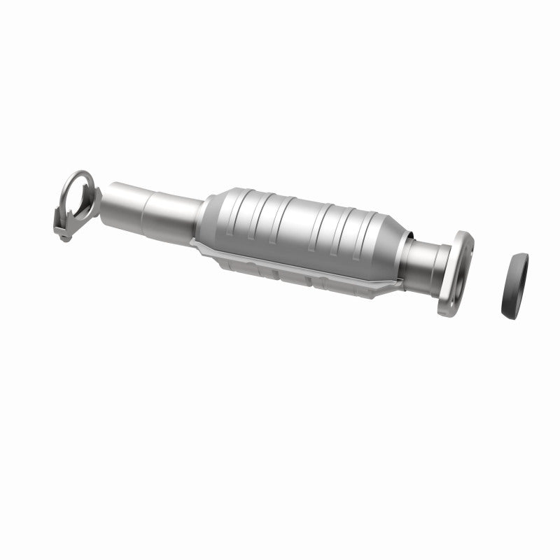 MagnaFlow Direct Fit Catalytic Converter 04-06 Toyota Sienna 3.3L AWD Rear