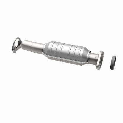 MagnaFlow Direct Fit Catalytic Converter 04-06 Toyota Sienna 3.3L AWD Rear