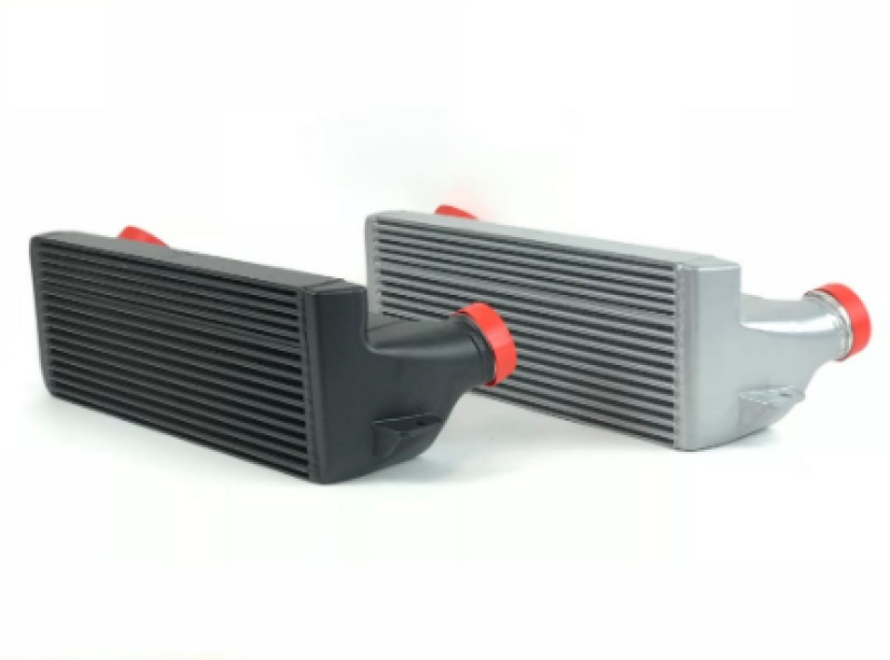 CSF 04-13 BMW 335i/xi (E90/E91/E92/E93) Intercooler de placa/barra central escalonada de alto rendimiento - Plata