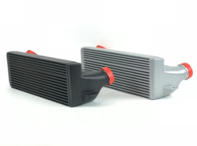 CSF 04-13 BMW 335i/xi (E90/E91/E92/E93) High Performance Stepped Core Bar/Plate Intercooler - Preto