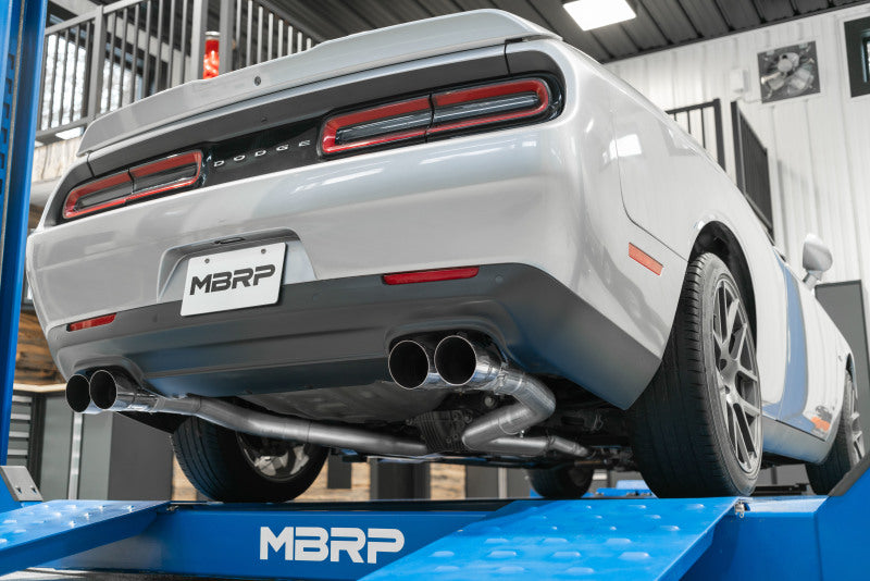 MBRP 15-16 Dodge Challenger 5.7L HEMI SS Salida trasera cuádruple de 3 pulgadas con puntas de fibra de carbono - T304