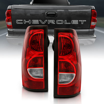 ANZO 2004-2007 Chevy Silverado Lanterna traseira vermelha/lente transparente com acabamento preto (substituição OE)