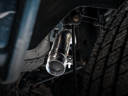 AWE Tuning 09-18 RAM 1500 5.7L (con recortes) 0FG Escape Cat-Back de salida trasera doble - Puntas plateadas cromadas