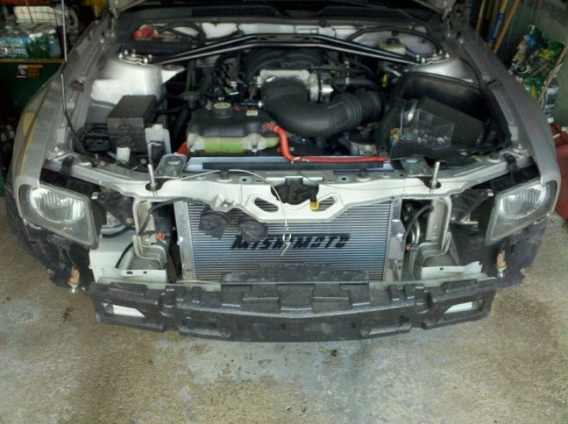 Radiador de aluminio manual Mishimoto 05+ Ford Mustang