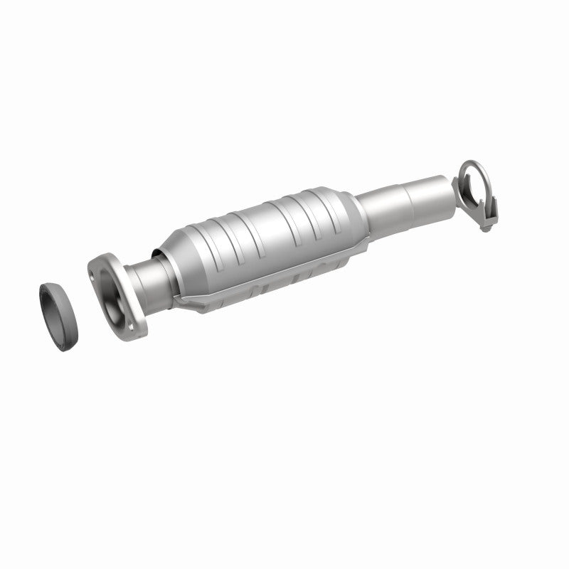MagnaFlow Direct Fit Catalytic Converter 04-06 Toyota Sienna 3.3L AWD Rear