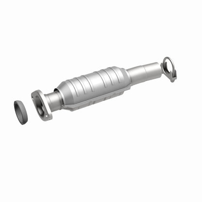 MagnaFlow Direct Fit Catalytic Converter 04-06 Toyota Sienna 3.3L AWD Rear