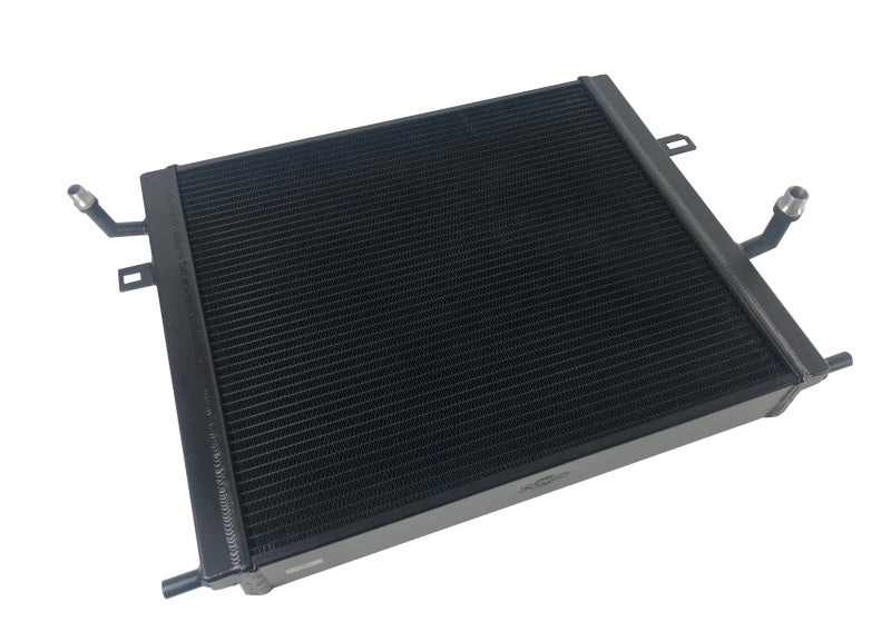 CSF BMW B58/B48 Trocador de calor de passagem tripla com montagem dianteira c/Rock Guard - Preto