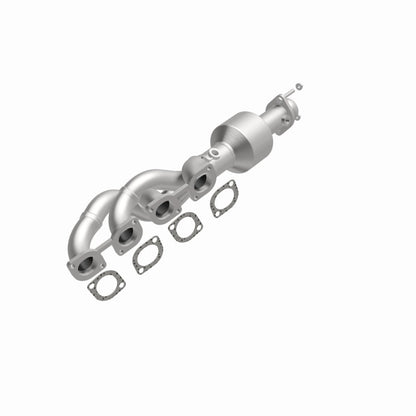 MagnaFlow Direct Fit Catalytic Converter 04-05 BMW 545I 4.4L P/S