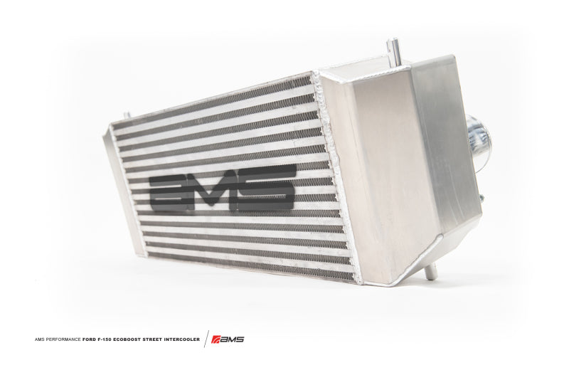 AMS Performance 2015+ Ford F-150 2.7L/3.5L / 17-19 Ford Raptor 3.5L 5.5in Intercooler de espesor actualizado